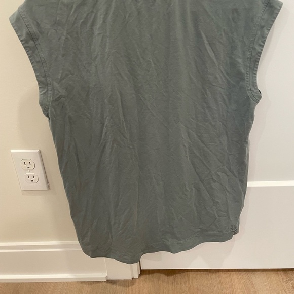Athleta V-Neck Muscle Tee - Picture 3 of 3